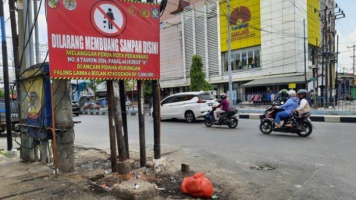 Pasang Spanduk Larangan, DLHK Pekanbaru Data 50 TPS Ilegal Tersebar di Kota Pekanbaru