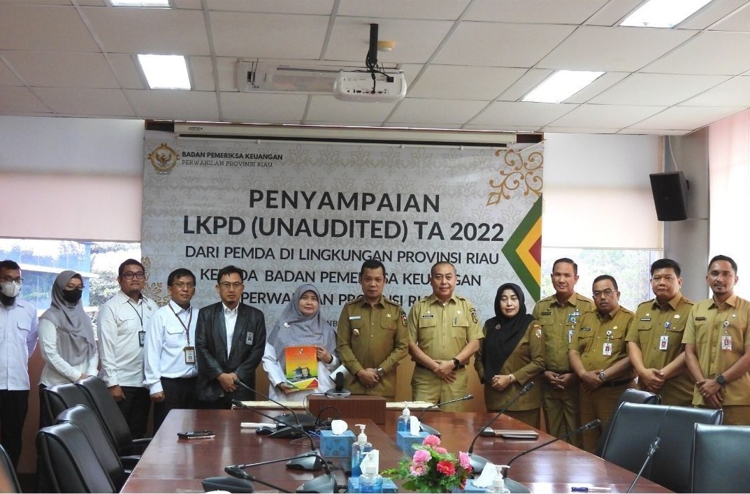 Kepala BPKAD Dampingi Pj Walikota Pekanbaru Sedahkan LKPD Tahun 2022 ke BPK RI