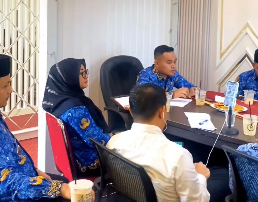 Camat Pimpin Rapat Pembahasan Realisasi Program Prioritas Pemko Pekanbaru di Kecamatan Bukit Raya
