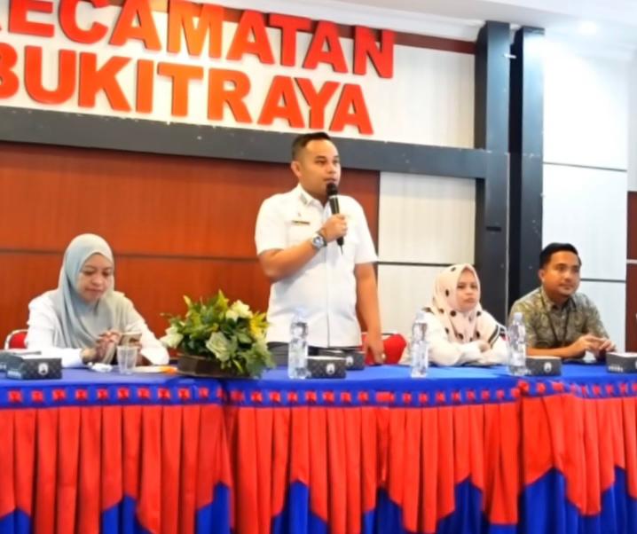 Camat Buka Sosialisasi Program JKN Serta Optimalisasi Validasi PBI JK di Kecamatan Bukit Raya