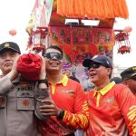 momen-kapolda-riau-ikut-gotong-repl