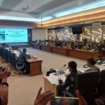 temui-mahasiswa-dan-masyarakat-pela